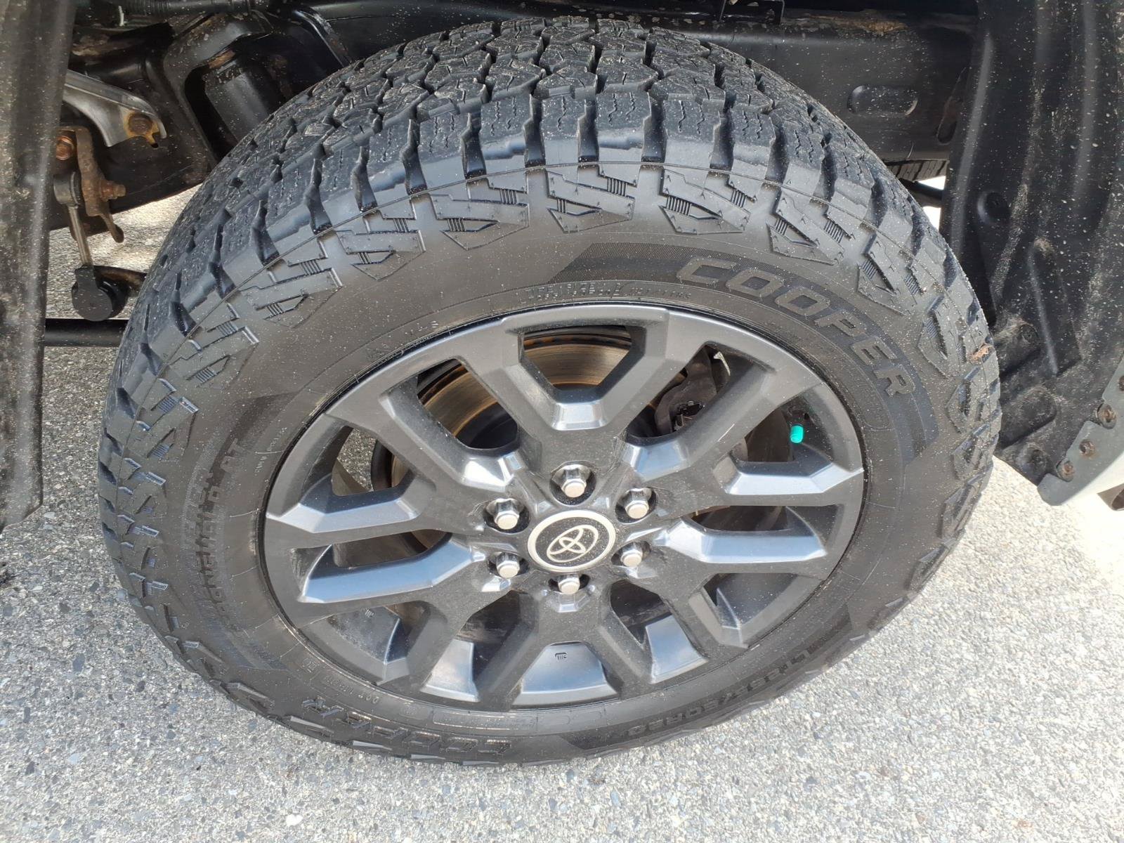 Used 2022 Toyota Tundra Platinum AWD/4WD image 9
