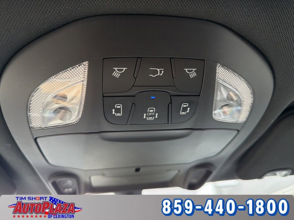 Used 2025 Chrysler Pacifica Limited image 17
