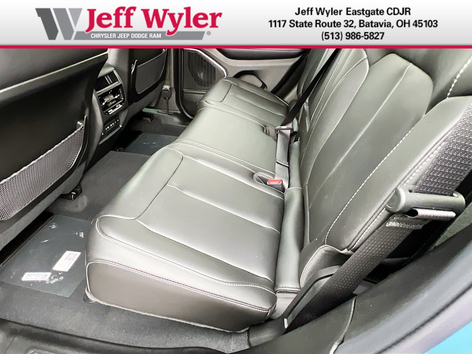 New 2026 Jeep Grand Cherokee Limited w/ Limited Altitude Package AWD/4WD image 5