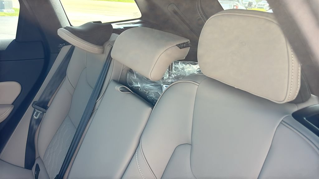 New 2026 Volvo XC60 T8 Plus w/ Protection Package Premier AWD/4WD image 10