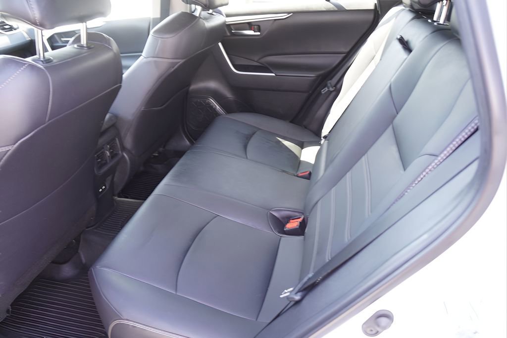 Used 2021 Toyota RAV4 XLE Premium image 12