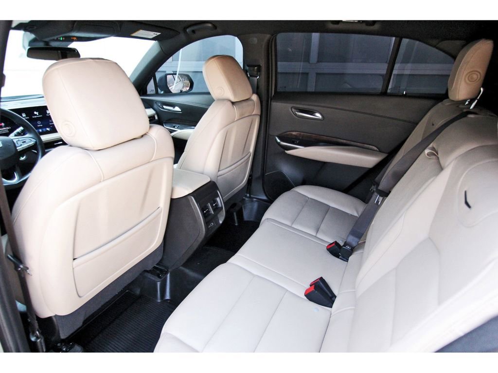 Certified 2025 Cadillac XT4 Premium Luxury image 11