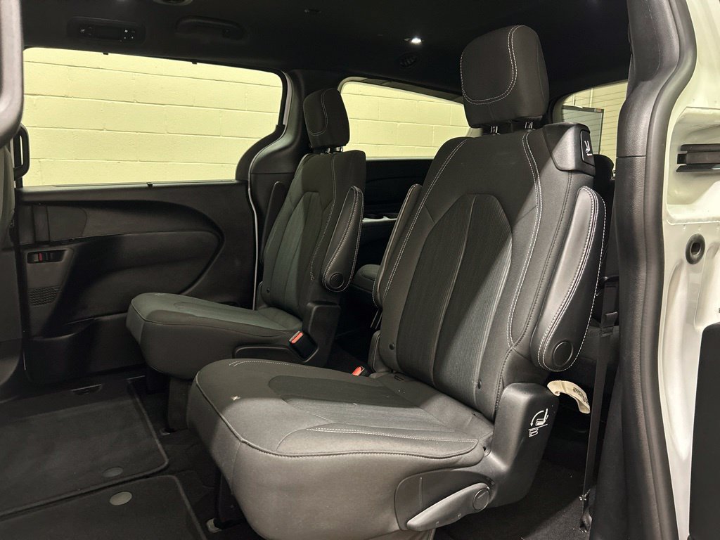 Used 2019 Chrysler Pacifica Touring Plus w/ S Appearance Package FWD image 9