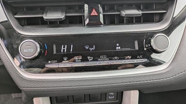 Used 2025 Toyota Corolla Cross LE image 11