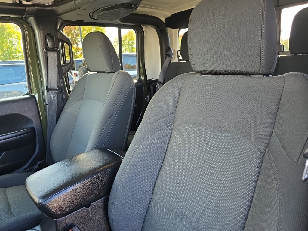 Used 2021 Jeep Gladiator Sport AWD/4WD image 13