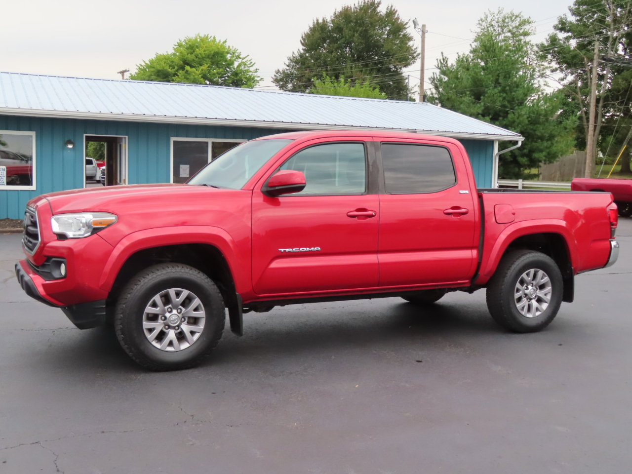 Used 2019 Toyota Tacoma SR5 image 2