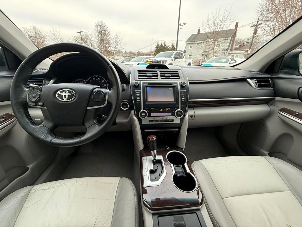 Used 2012 Toyota Camry XLE w/ Leather Pkg image 18