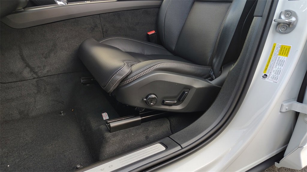 New 2026 Volvo XC60 B5 Ultra w/ Climate Package image 11