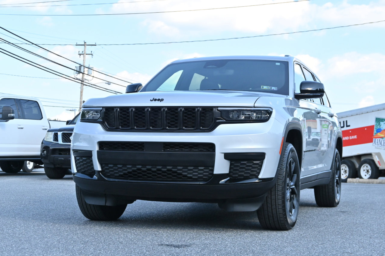 Used 2024 Jeep Grand Cherokee L Laredo image 6