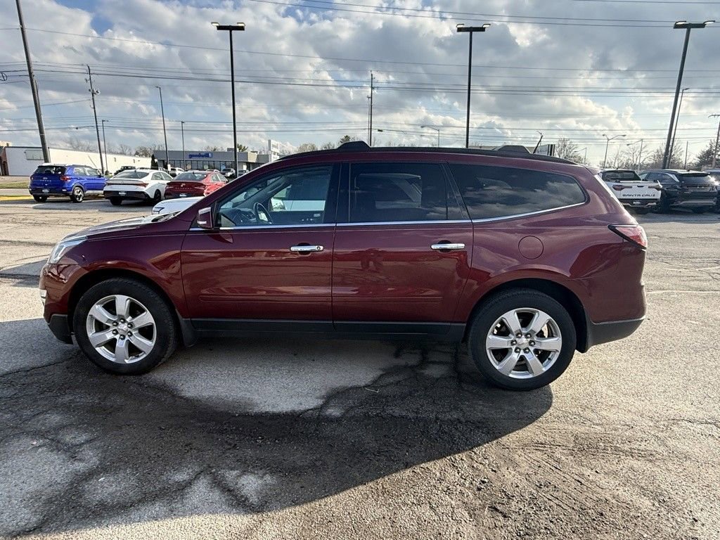 Used 2017 Chevrolet Traverse LT w/ Style and Technology Package image 4