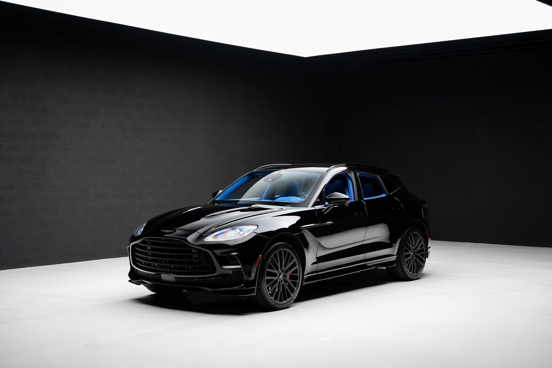 Used 2023 Aston Martin DBX 707 image 4