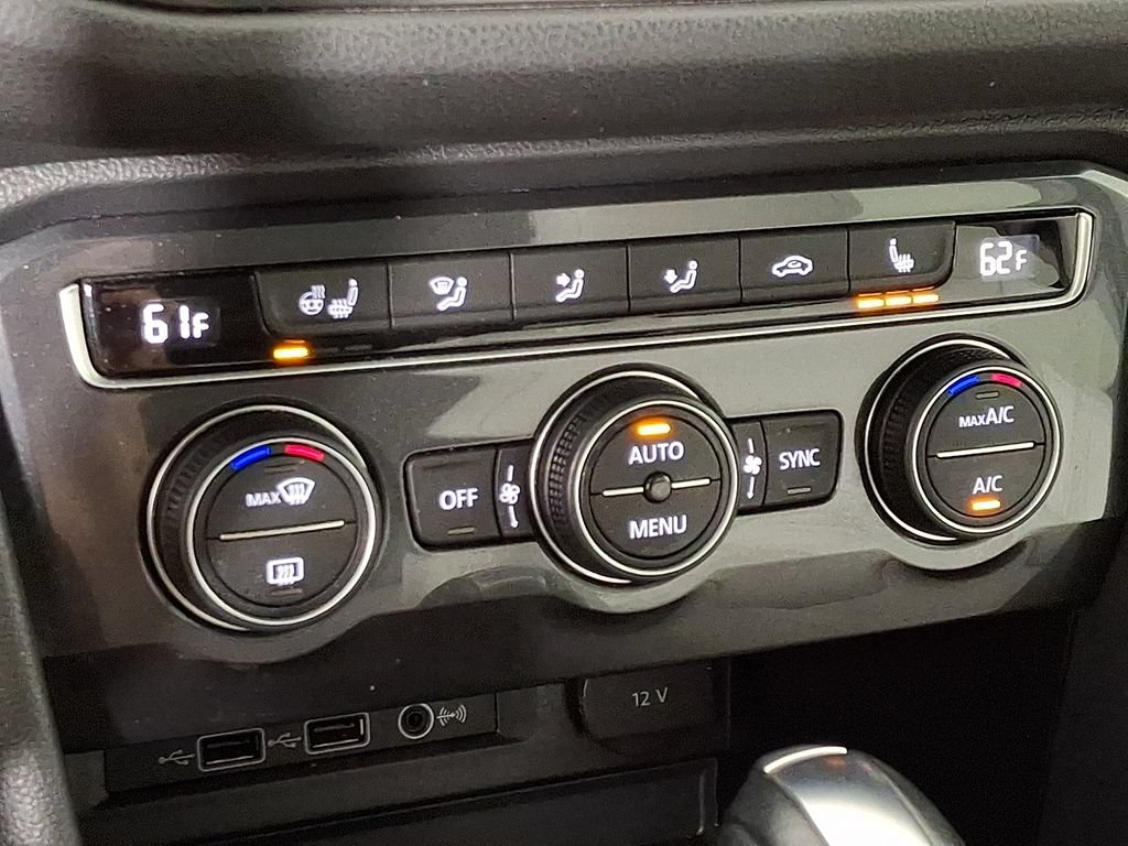 Used 2020 Volkswagen Tiguan SEL AWD/4WD image 18
