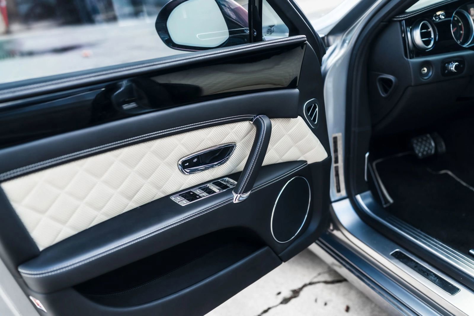 Used 2017 Bentley Flying Spur S V8 image 30