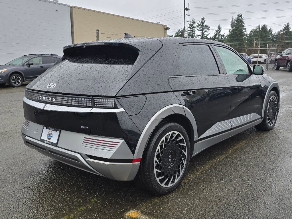 Used 2023 Hyundai Ioniq 5 Limited image 3