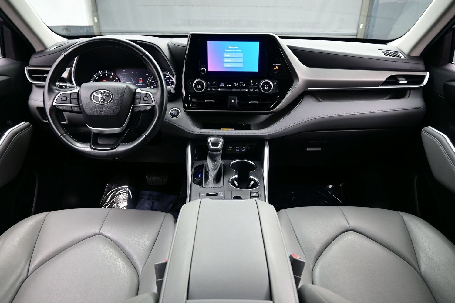 Used 2023 Toyota Highlander XLE AWD/4WD image 18