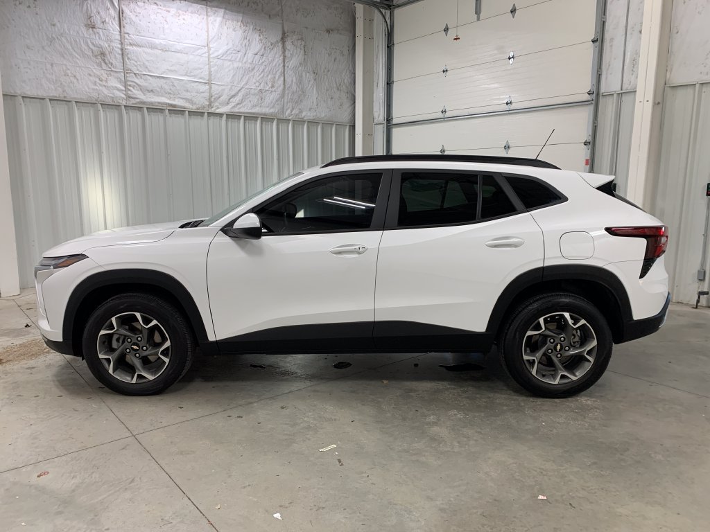 Used 2024 Chevrolet Trax LT w/ Driver Confidence Package FWD image 21