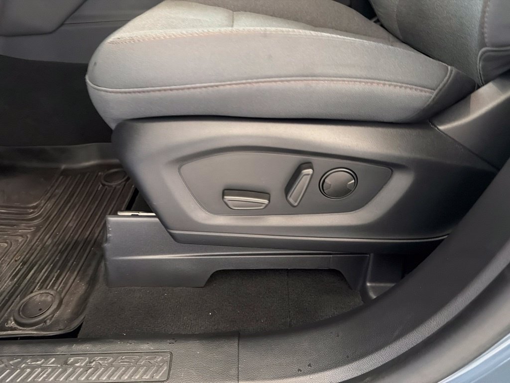 Used 2025 Ford Explorer Active RWD image 49
