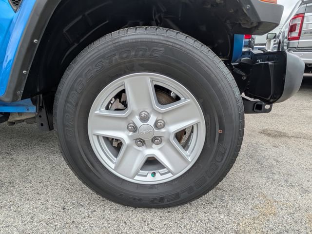 Used 2022 Jeep Gladiator Sport image 10