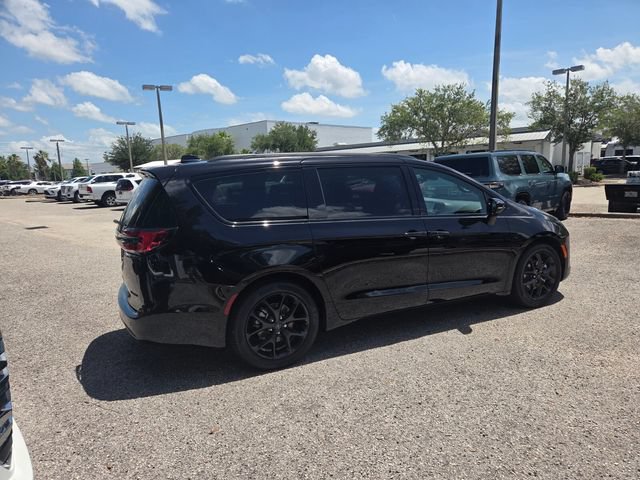 New 2027 Chrysler Pacifica Limited w/ S Appearance Package FWD image 12