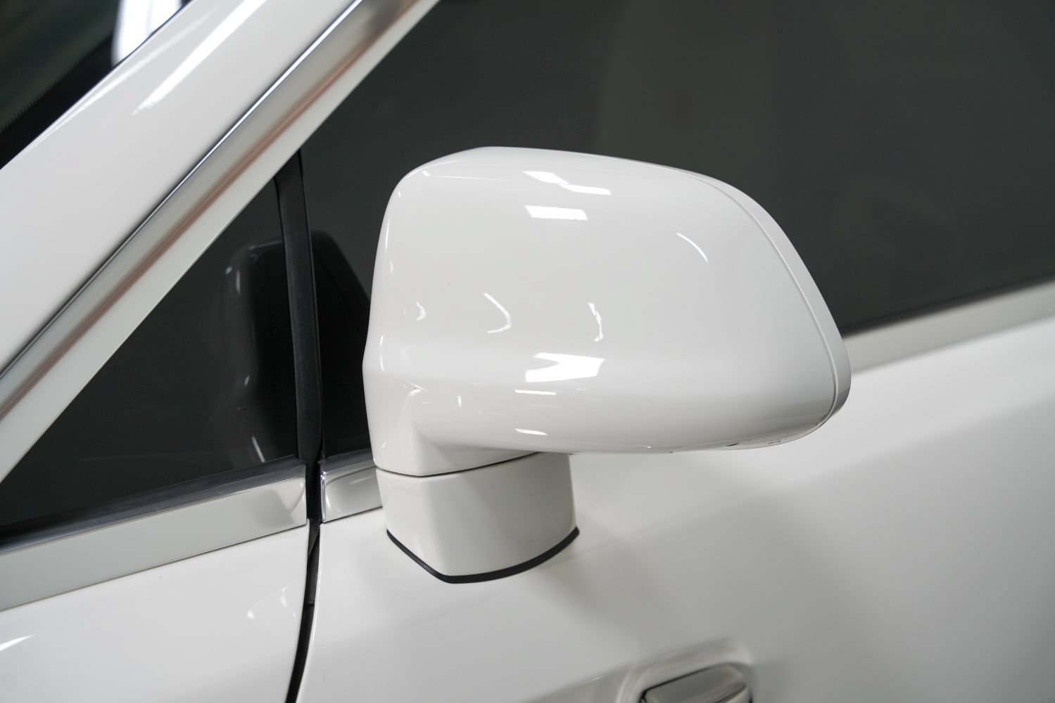 Used 2017 Rolls-Royce Dawn RWD image 15