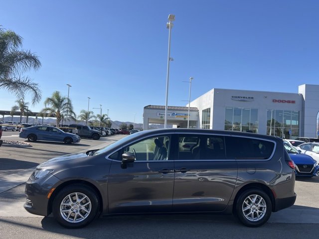 Used 2022 Chrysler Voyager LX image 5