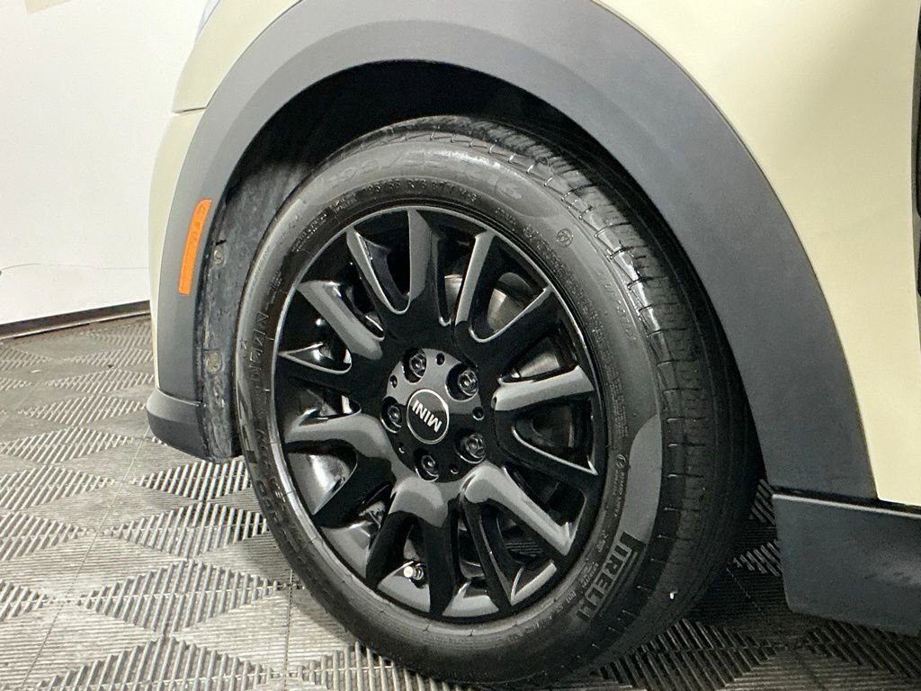 Used 2023 MINI Cooper 2-Door Hardtop image 30