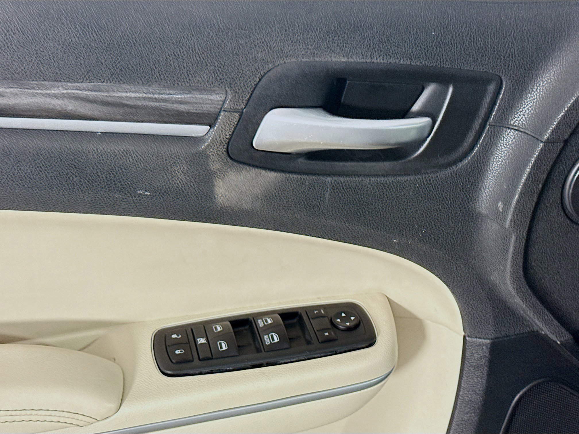 Used 2020 Chrysler 300 Touring image 24