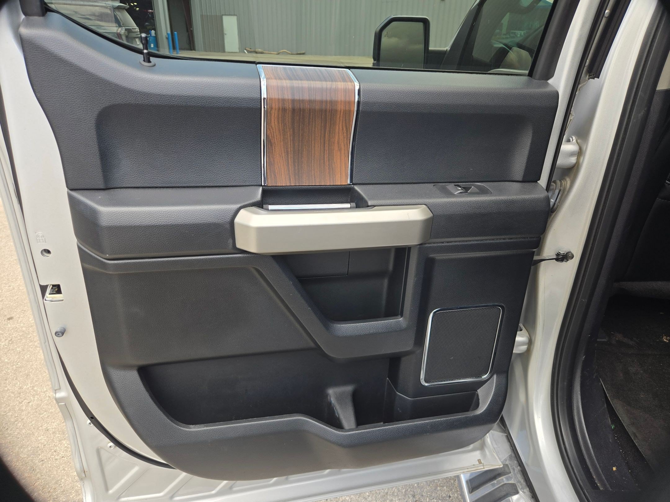 Used 2017 Ford F150 Lariat RWD image 13