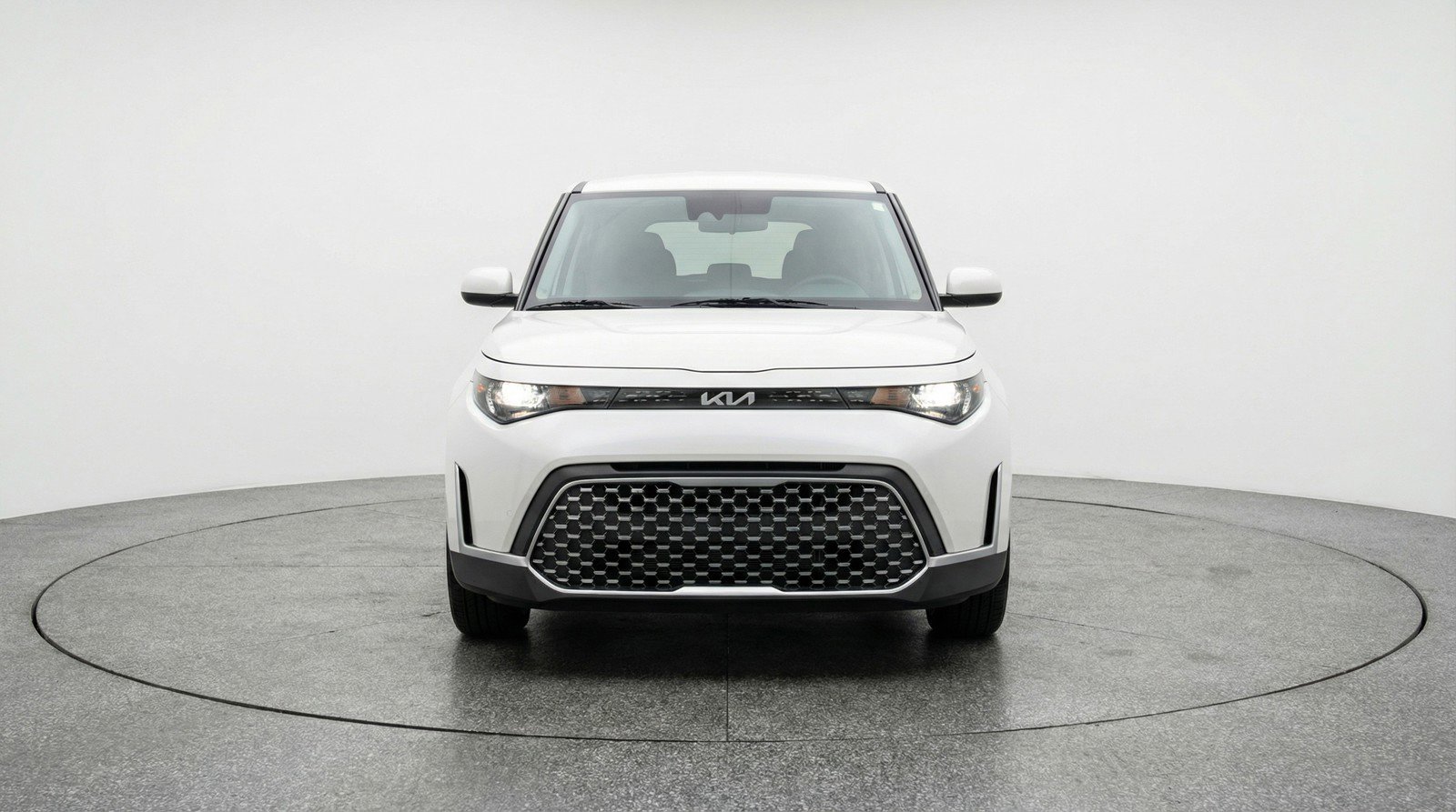 Used 2025 Kia Soul LX w/ LX Technology Package FWD image 2