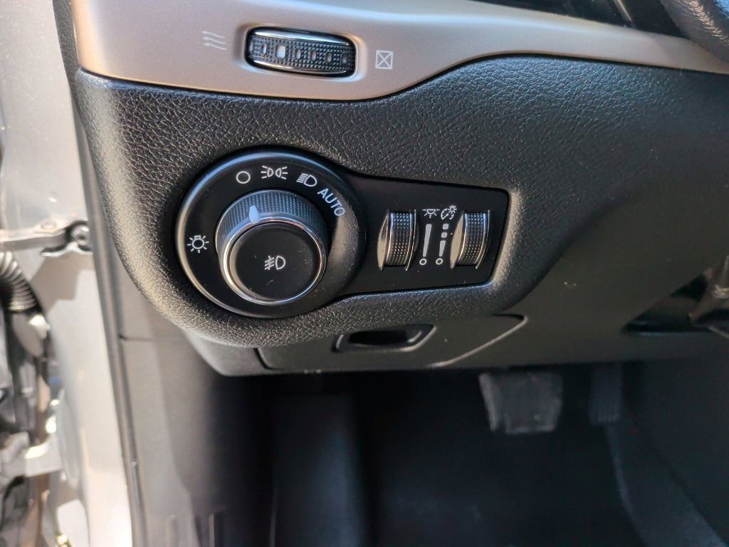 Used 2015 Jeep Cherokee Limited FWD image 13