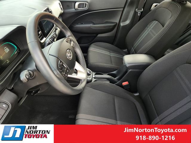 Used 2025 Hyundai Venue SEL image 13