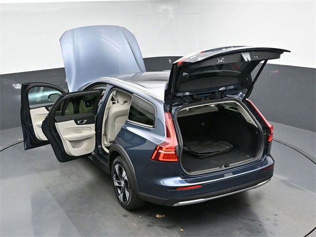 Used 2024 Volvo V60 B5 Cross Country Plus image 50