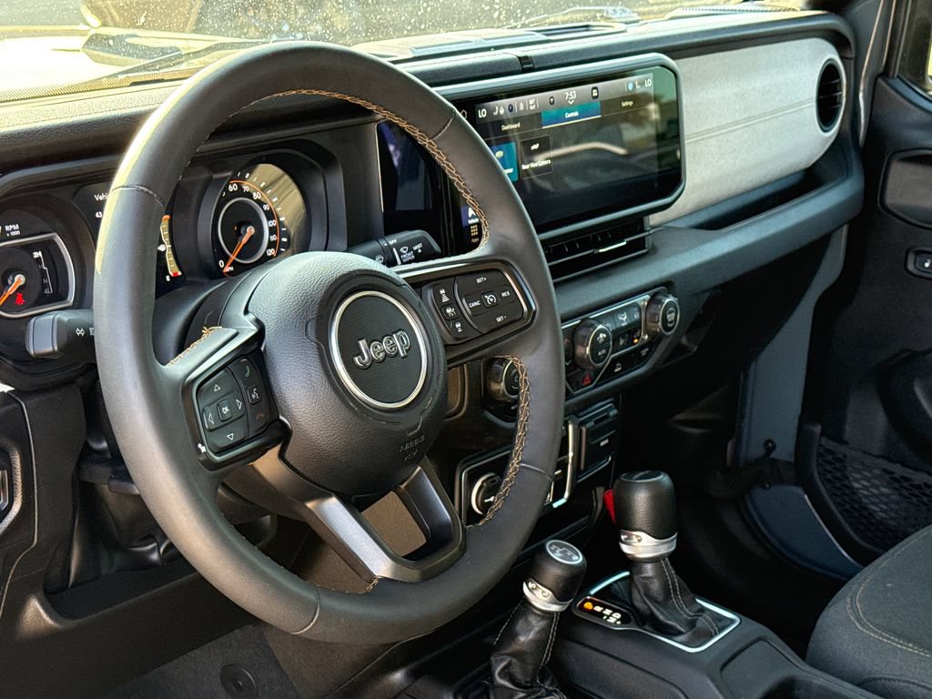 Used 2024 Jeep Gladiator Sport AWD/4WD image 18