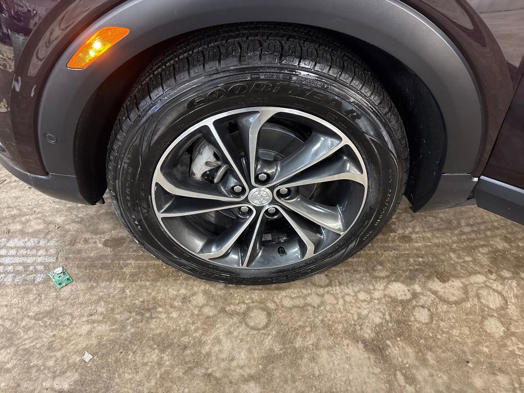 Used 2021 Buick Encore GX Essence w/ Advanced Technology Package FWD image 11