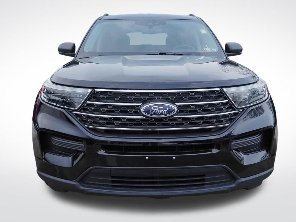 Used 2023 Ford Explorer XLT image 2