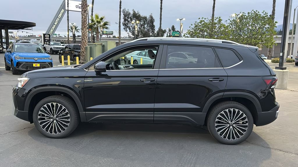 New 2026 Volkswagen Taos SE image 6