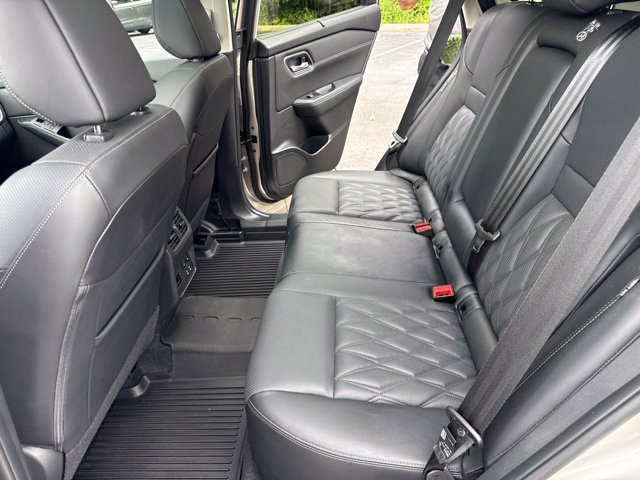 Used 2025 Nissan Rogue Platinum w/ Platinum Premium Package AWD/4WD image 19