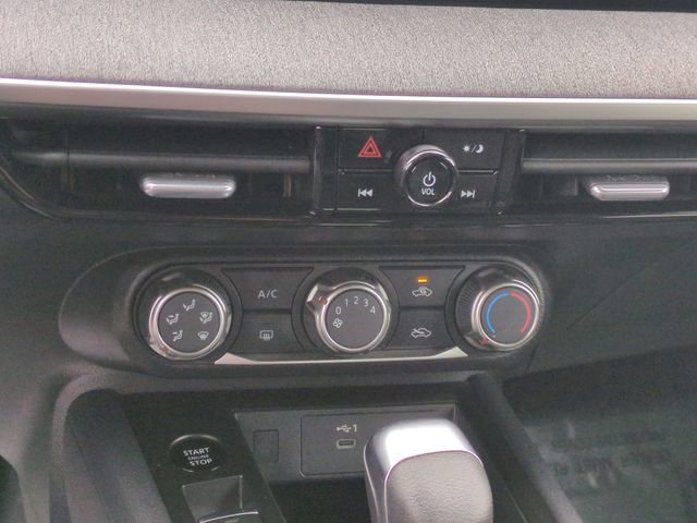 Used 2025 Nissan Kicks SV image 22