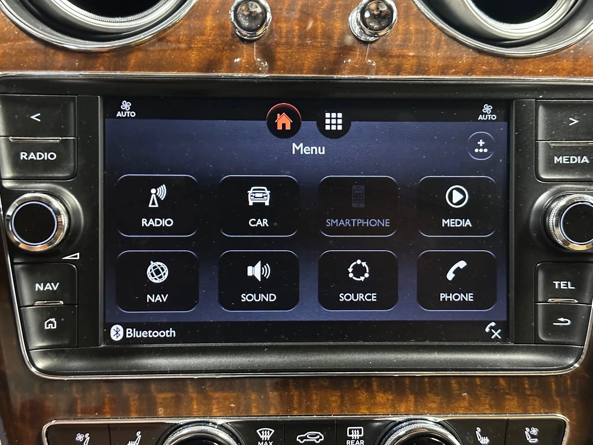 Used 2017 Bentley Bentayga AWD/4WD image 39
