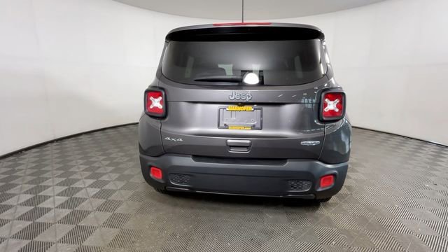 Used 2018 Jeep Renegade Latitude AWD/4WD image 8