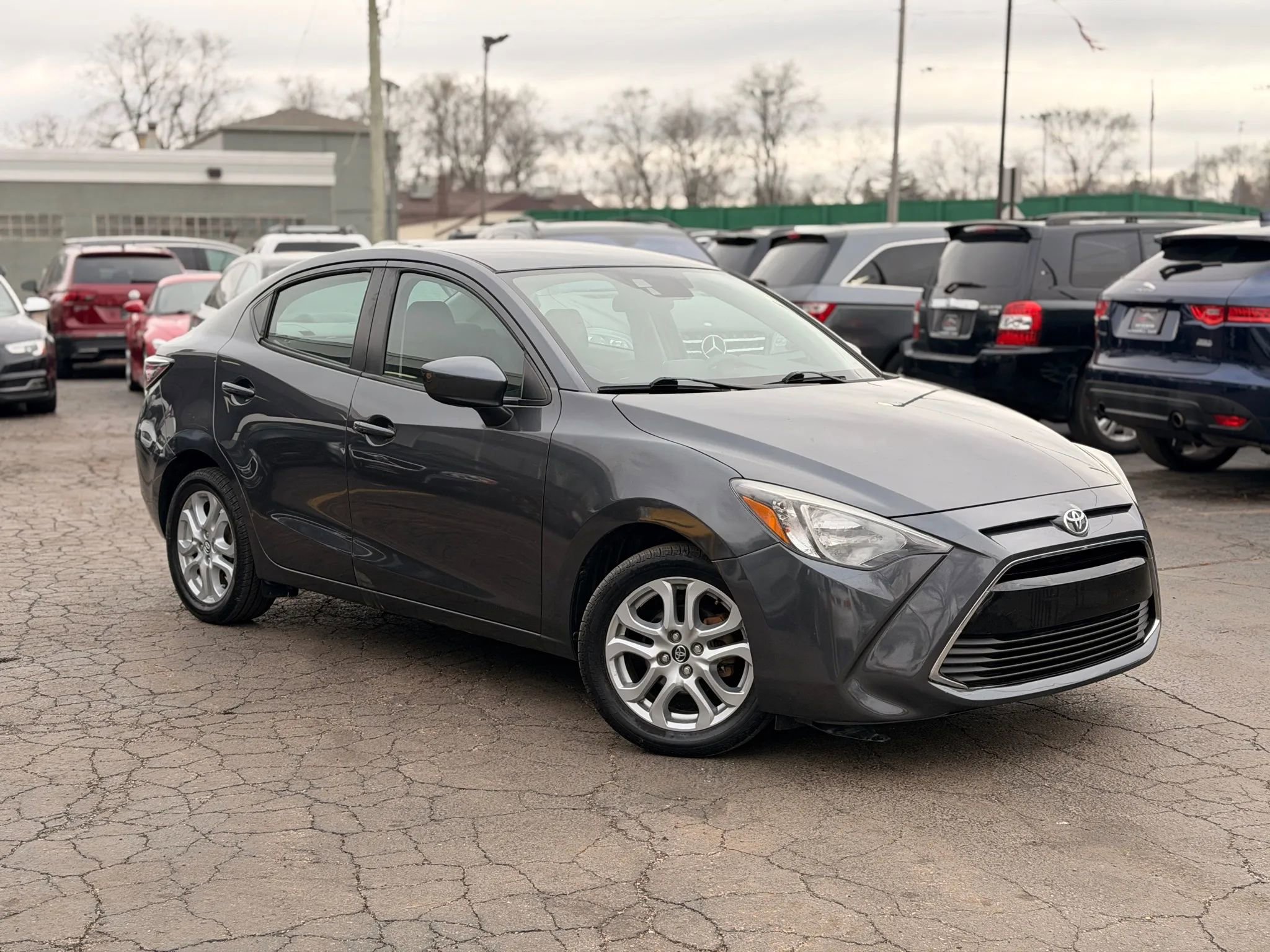 Used 2017 Toyota Yaris iA FWD image 3