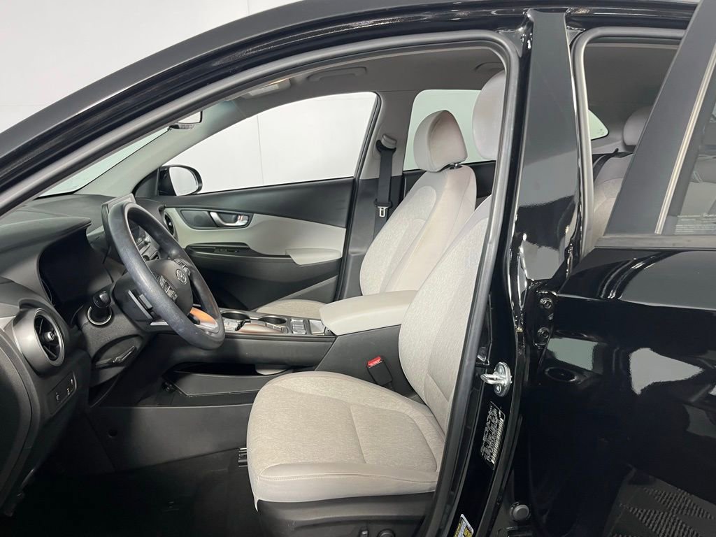 Used 2023 Hyundai Kona SE image 23