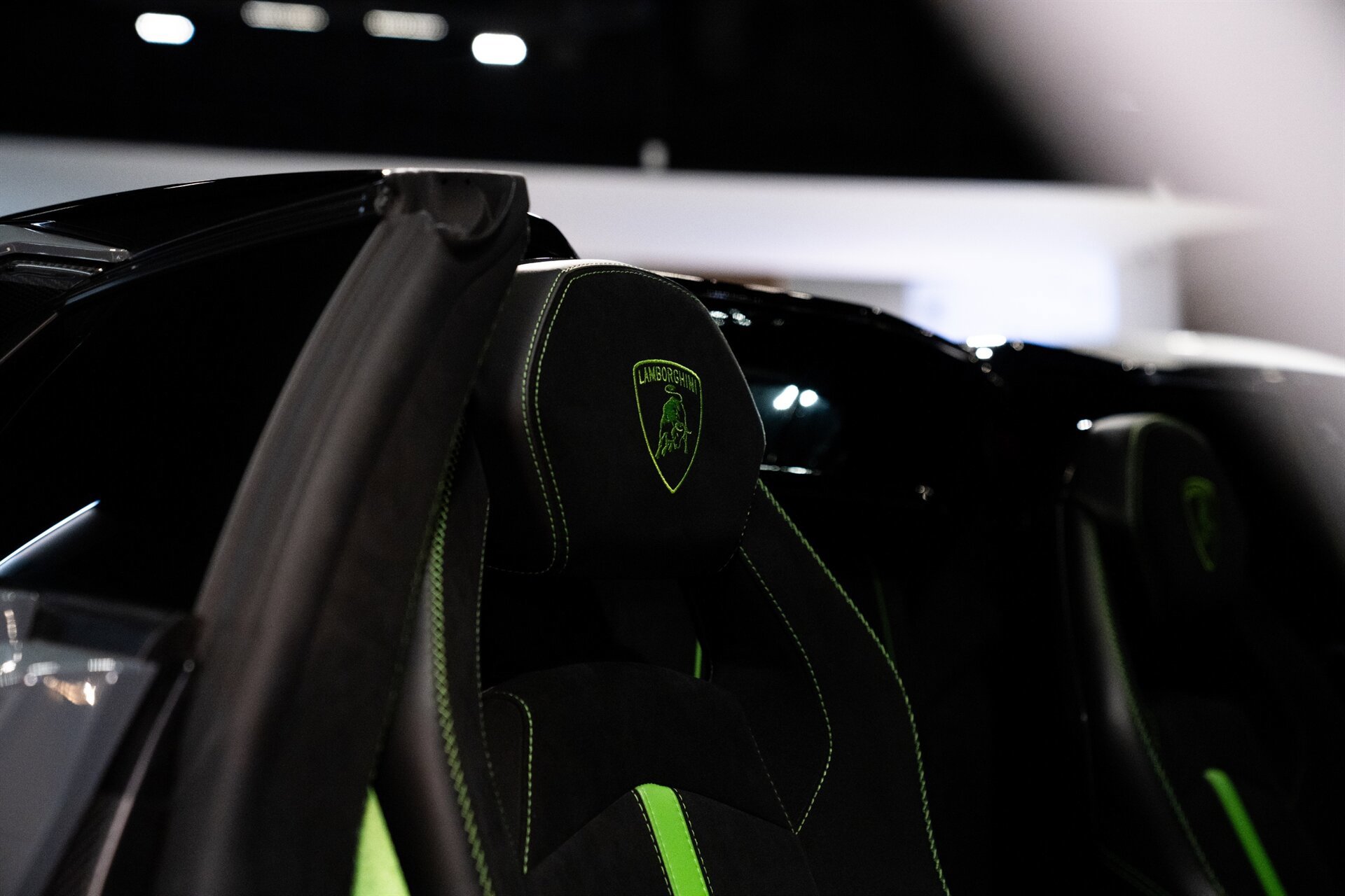 Used 2020 Lamborghini Aventador SVJ AWD/4WD image 25