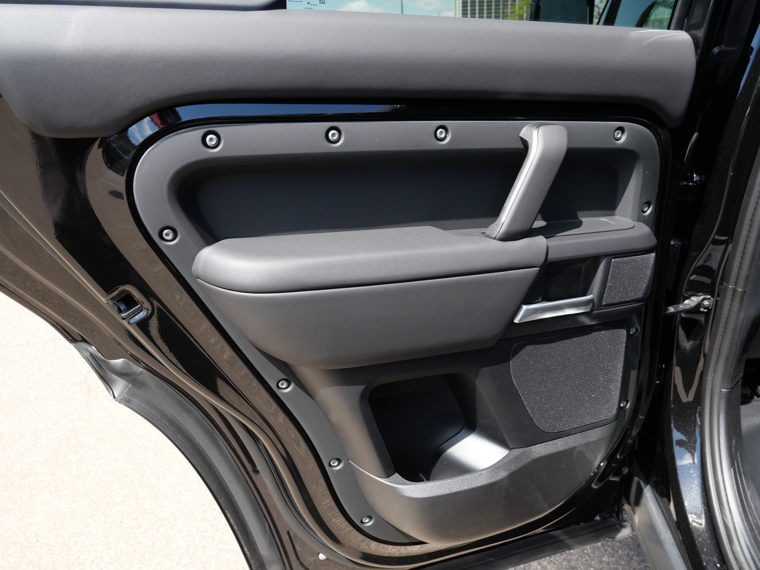 New 2026 Land Rover Defender 110 X-Dynamic SE AWD/4WD image 7