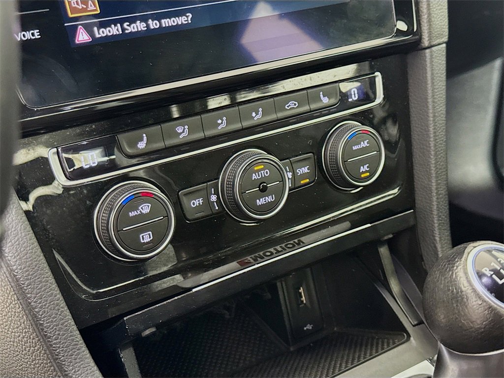 Used 2019 Volkswagen Golf R 4-Door image 16