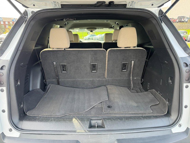Used 2023 Chevrolet Traverse LS w/ Safety Package image 6