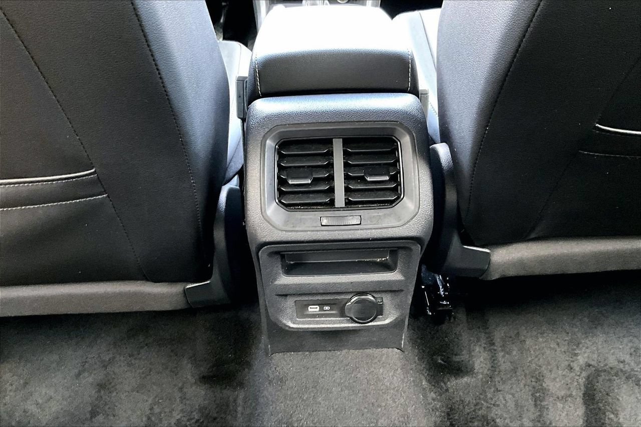 Used 2023 Volkswagen Tiguan SE AWD/4WD image 15