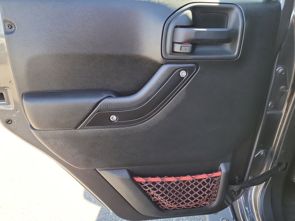 Used 2017 Jeep Wrangler Unlimited Rubicon image 9