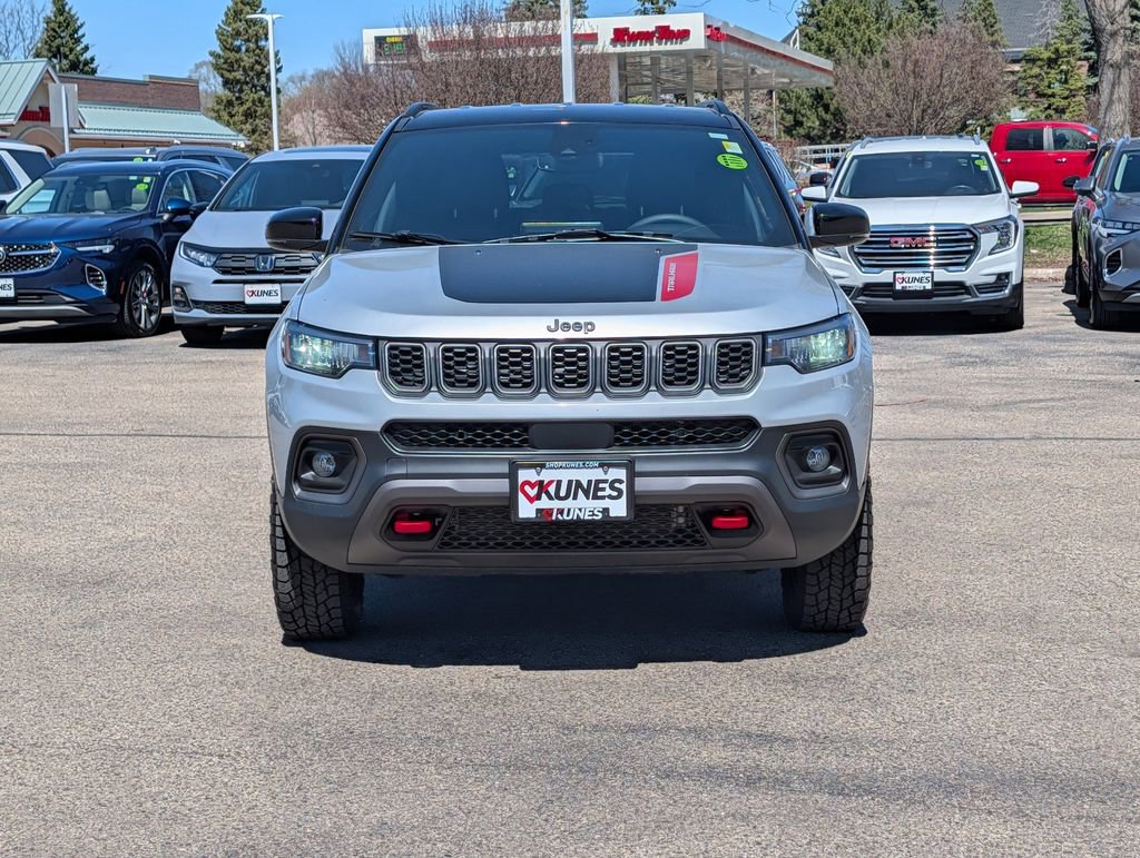 Used 2025 Jeep Compass Trailhawk AWD/4WD image 2