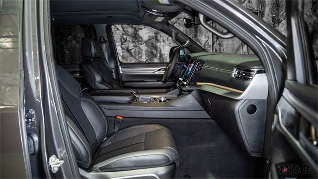 Used 2024 Jeep Wagoneer Series III w/ Premium Group I image 10